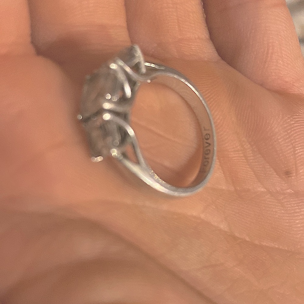 Engagement ring - Picture 2 of 3
